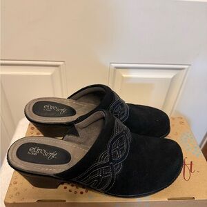 Women's Eurosoftt Black Suede Binda Slip-On Shoes size 11 M